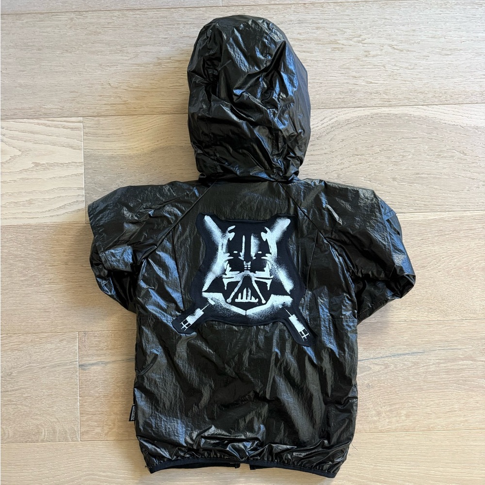 nununu windbreaker- Darth Vader | Size 6-7